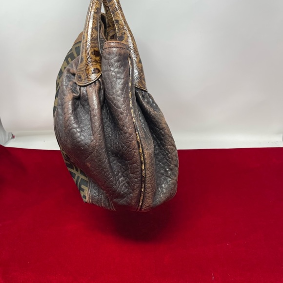 authentic FENDI Brown Leather Gold-plated Spy Shoulder Bag - Picture 6 of 15